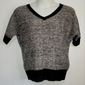 Maurices Gray and Black Short Sleeve Women's Sweater Medium